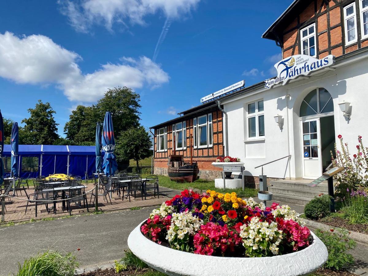 Pension Zum Alten Faehrhaus Rostock Bagian luar foto