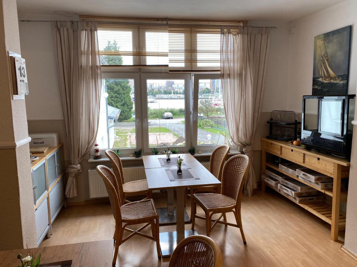 Pension Zum Alten Faehrhaus Rostock Bagian luar foto