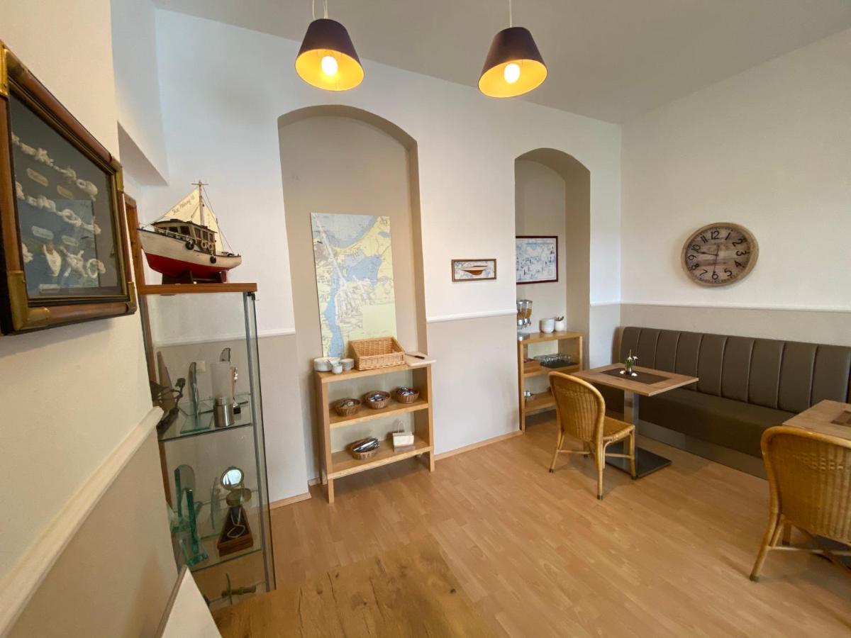 Pension Zum Alten Faehrhaus Rostock Bagian luar foto