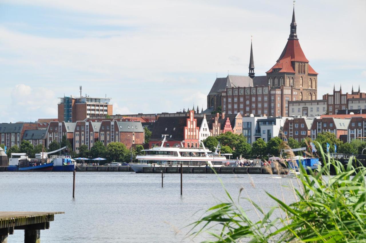Pension Zum Alten Faehrhaus Rostock Bagian luar foto