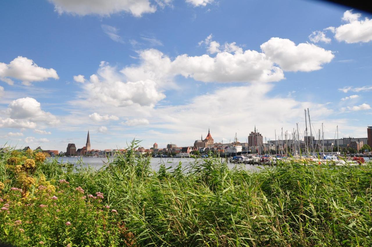 Pension Zum Alten Faehrhaus Rostock Bagian luar foto