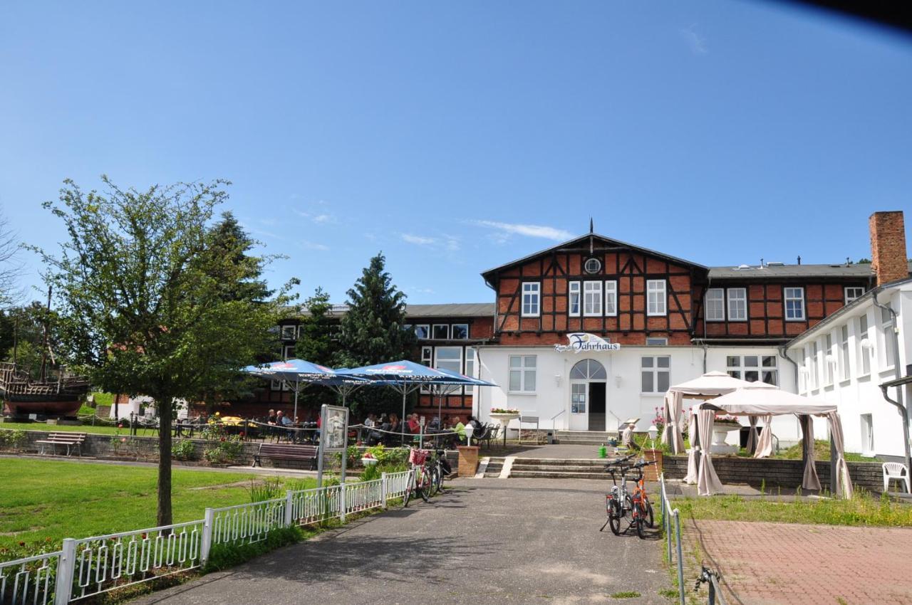 Pension Zum Alten Faehrhaus Rostock Bagian luar foto