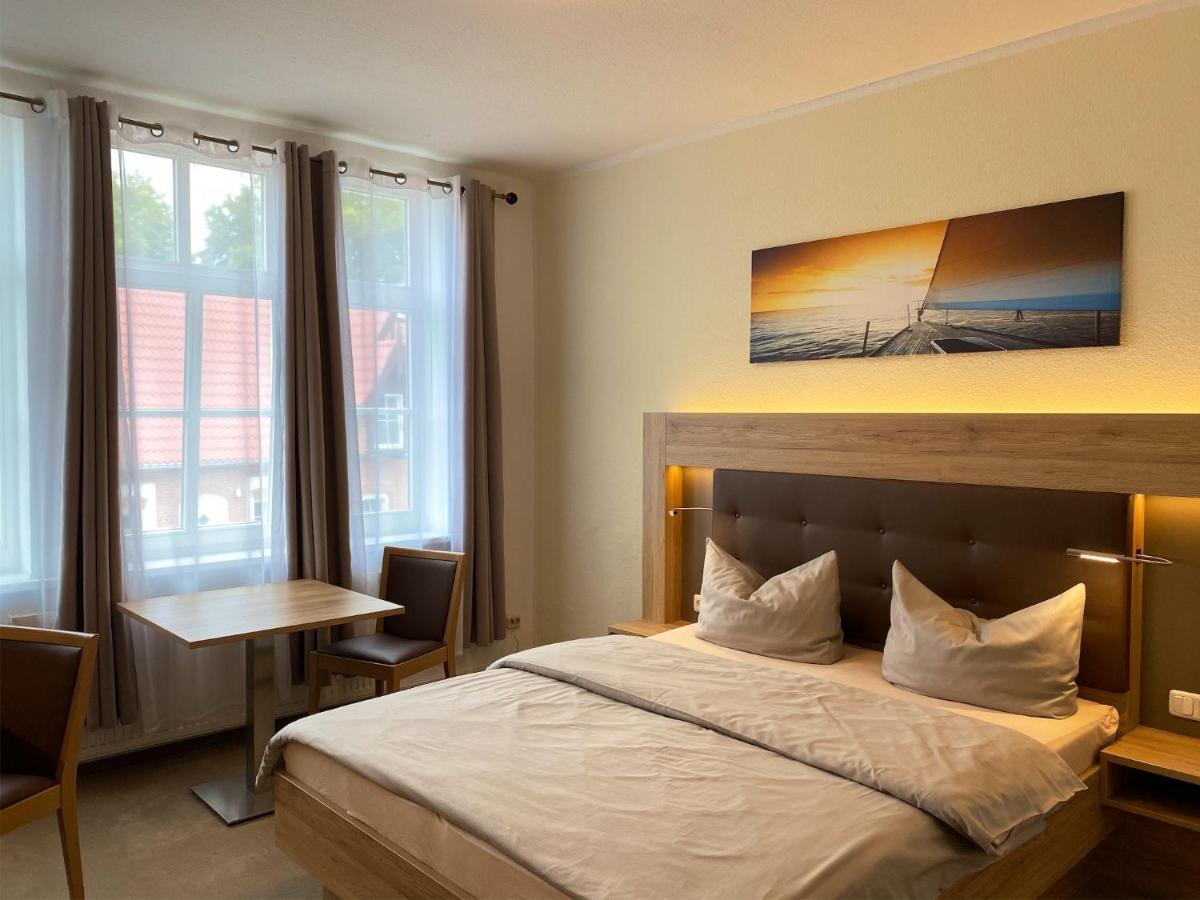 Pension Zum Alten Faehrhaus Rostock Bagian luar foto