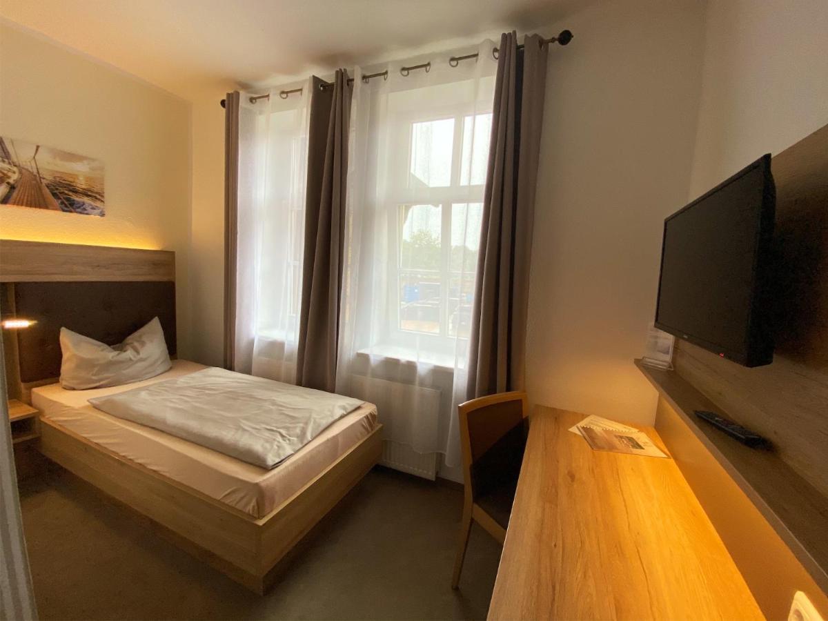 Pension Zum Alten Faehrhaus Rostock Bagian luar foto