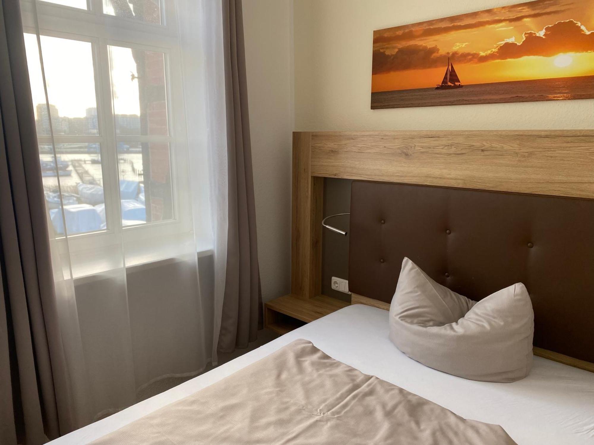 Pension Zum Alten Faehrhaus Rostock Bagian luar foto